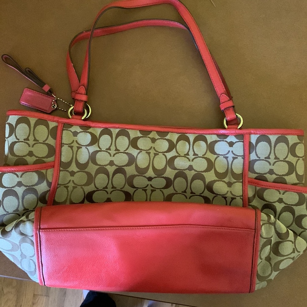 Women’s Coach Handbag - Picture 2 of 10